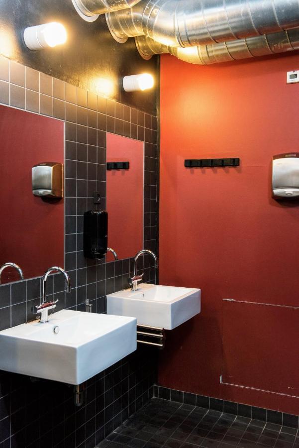Dreibettzimmer mit Gemeinschaftsbad